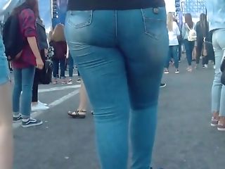 Big Rump Chicks In Cock-squeezing Jeans